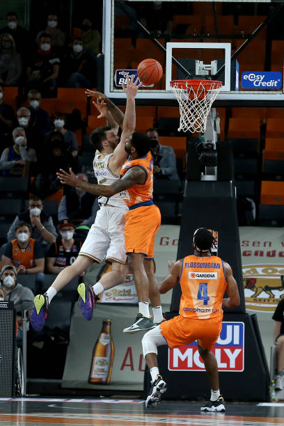 队的舞台上 队的舞台上